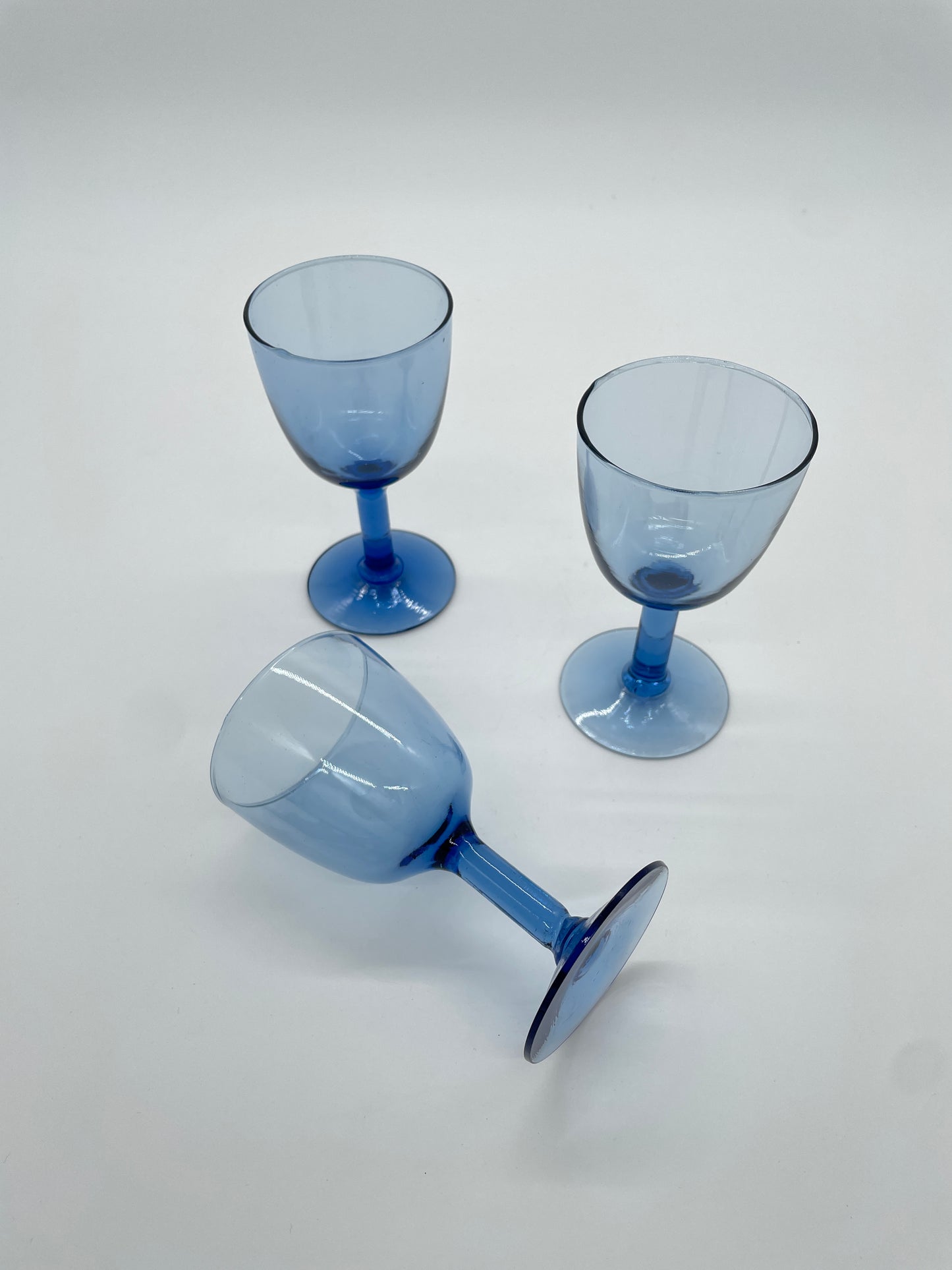 Vintage blauwe wijnglazen
