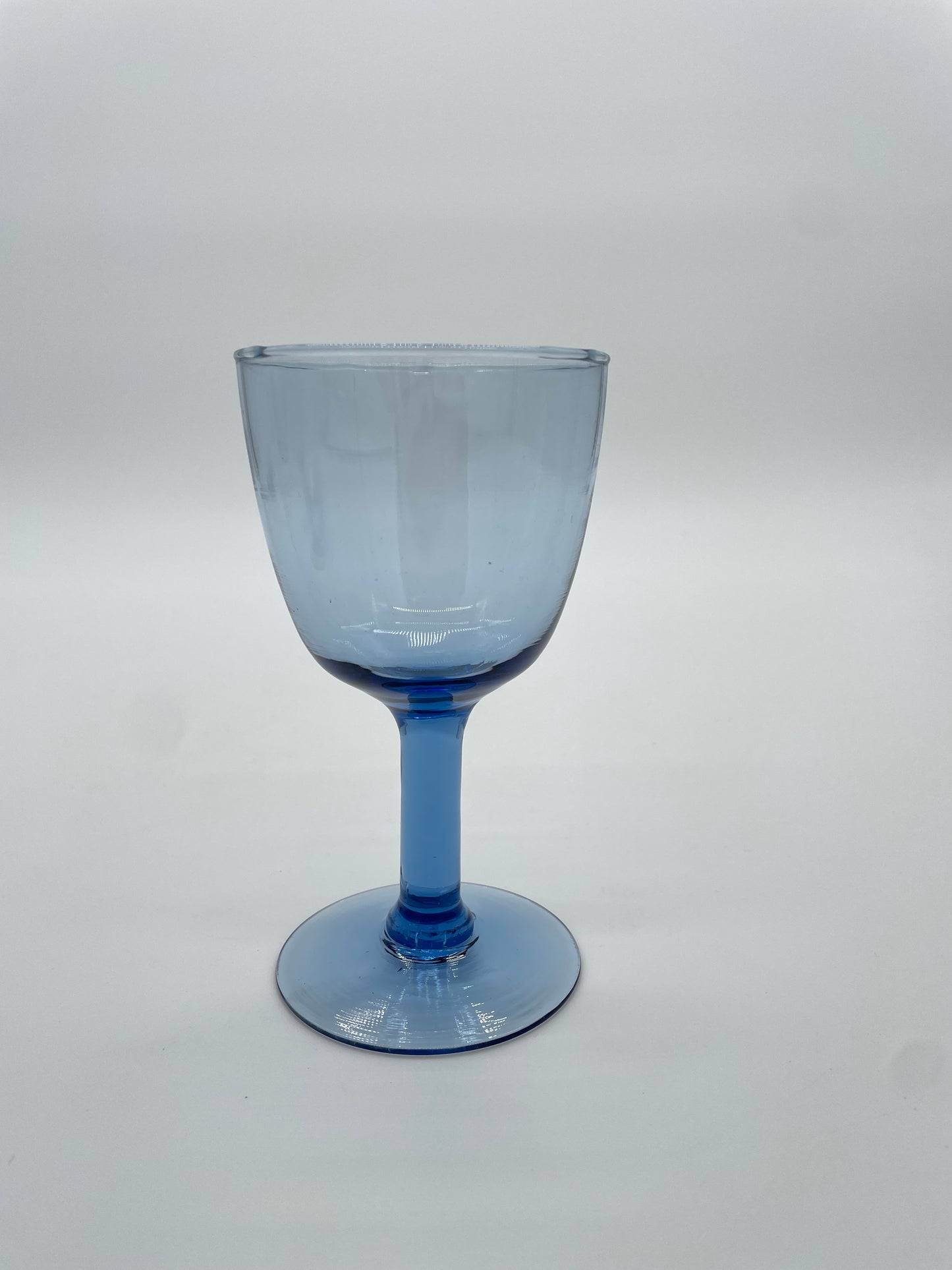 Vintage blauwe wijnglazen