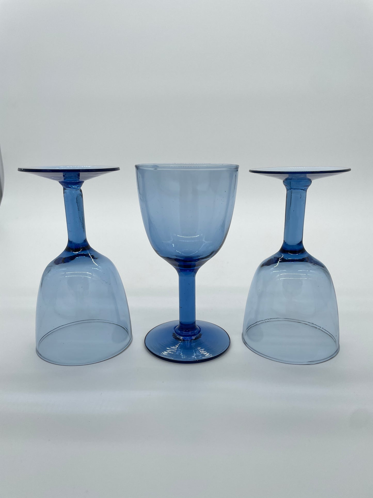 Vintage blauwe wijnglazen