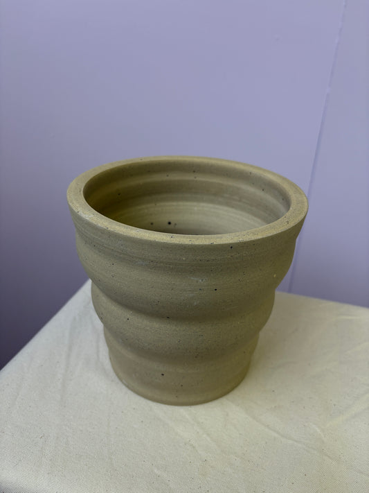 SALE terracotta pot op draaischijf